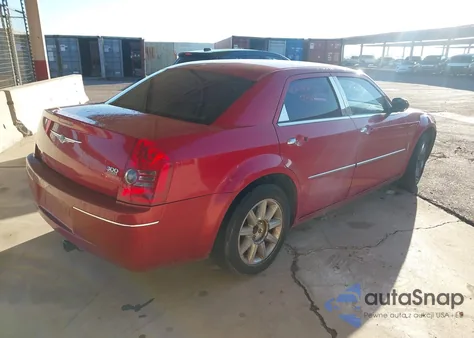 2010 Chrysler 300 Touring z USA, uszkodzony, nr VIN 2C3CA4CD9AH135494